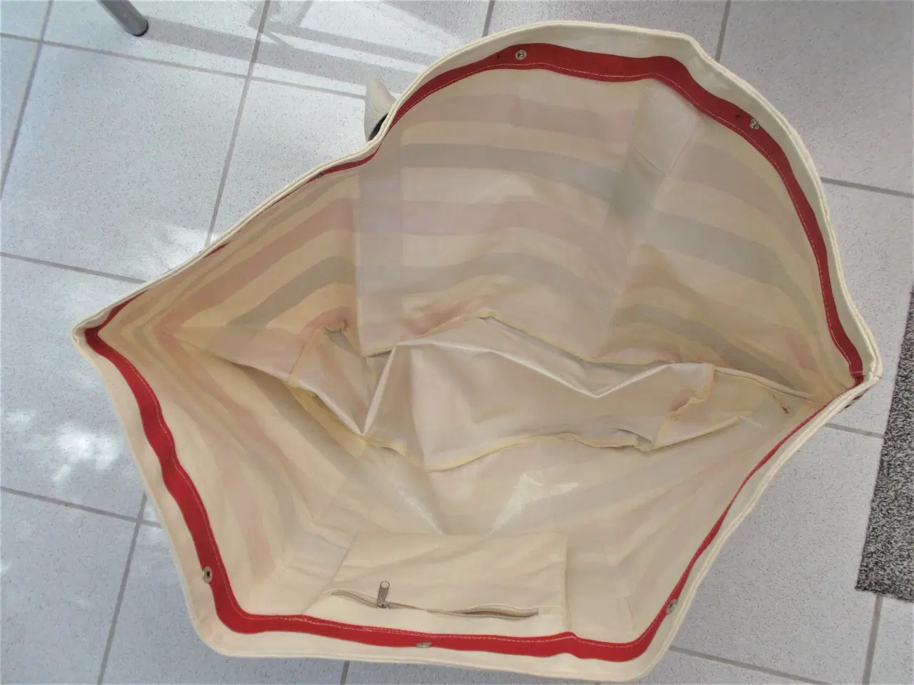 Billede 2 - Stor taske med trykknap lukning