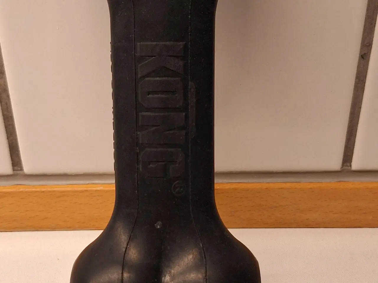 Billede 2 - Medium KONG Extreme gummiben til f.eks. godbidder
