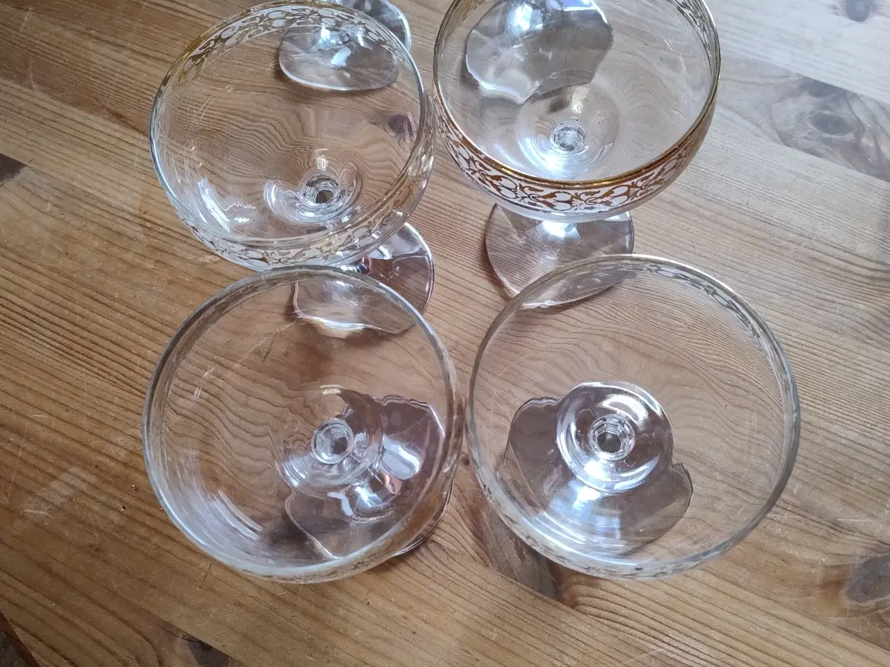 Billede 1 - champangeskåle med guldkant