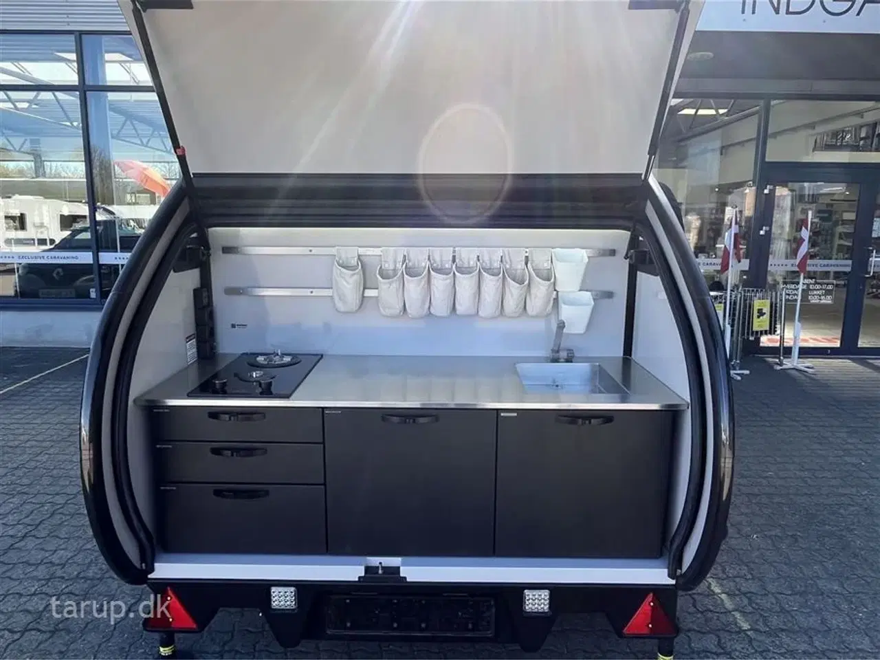 Billede 5 - 2023 - Hero Camper Ranger R   Køkkentelt, solcelle og batteripakke, alufælge, Webasto diesel fyr, Hero Camper Skyebox, markise, køleboks, endekøkken med 2 gasblus.