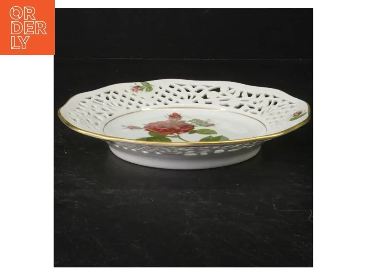 Billede 4 - Porcelænstallerkener med gennembrudt kant og rosendekoration fra Firkløveren
