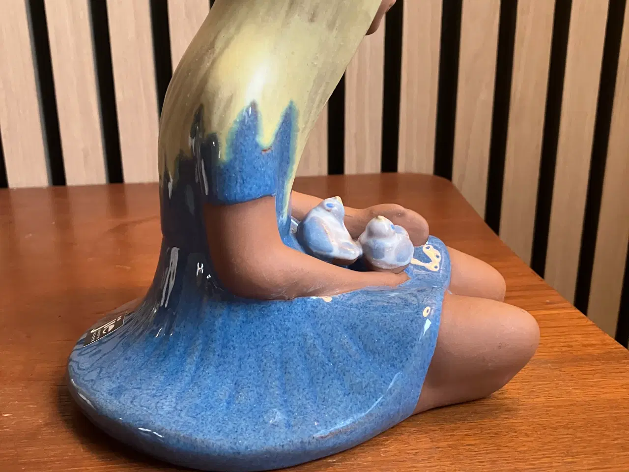 Billede 5 - Pigen med fugle fra Svenske Jie