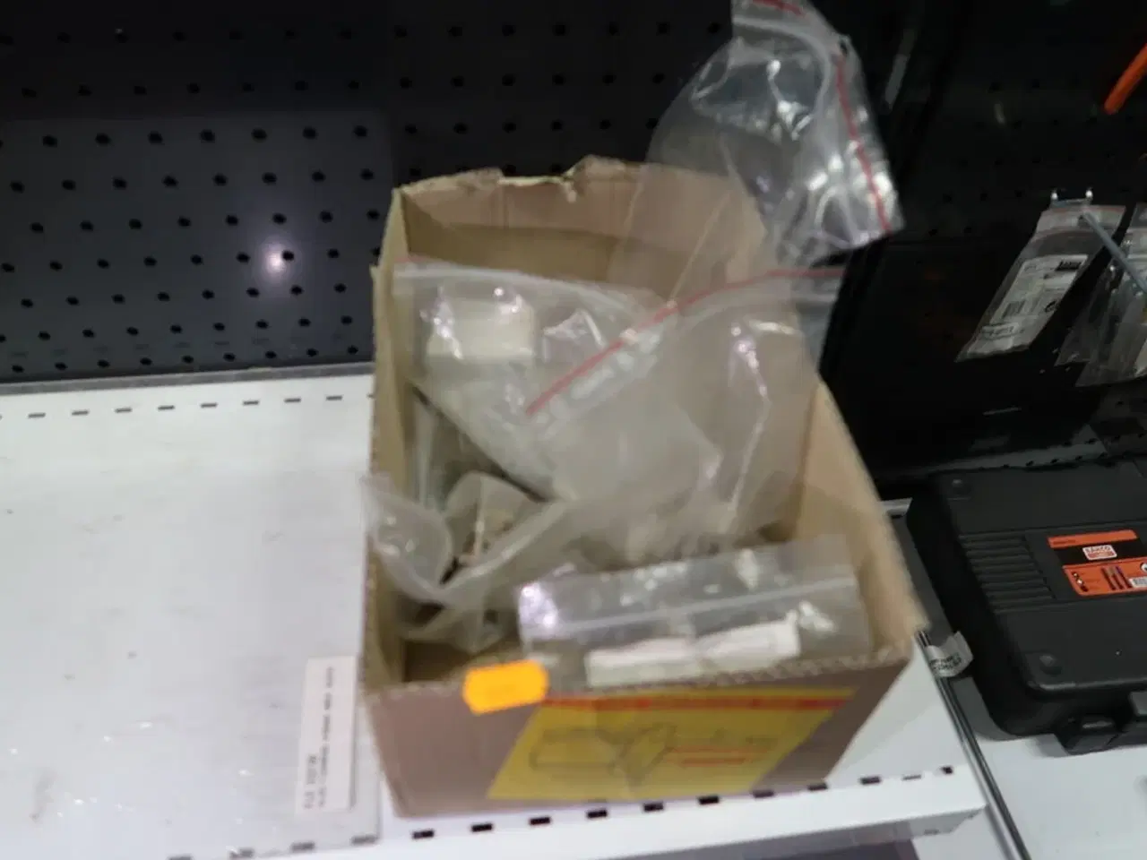 Billede 2 - Sæbedispenser, div. Værktøj m.m.