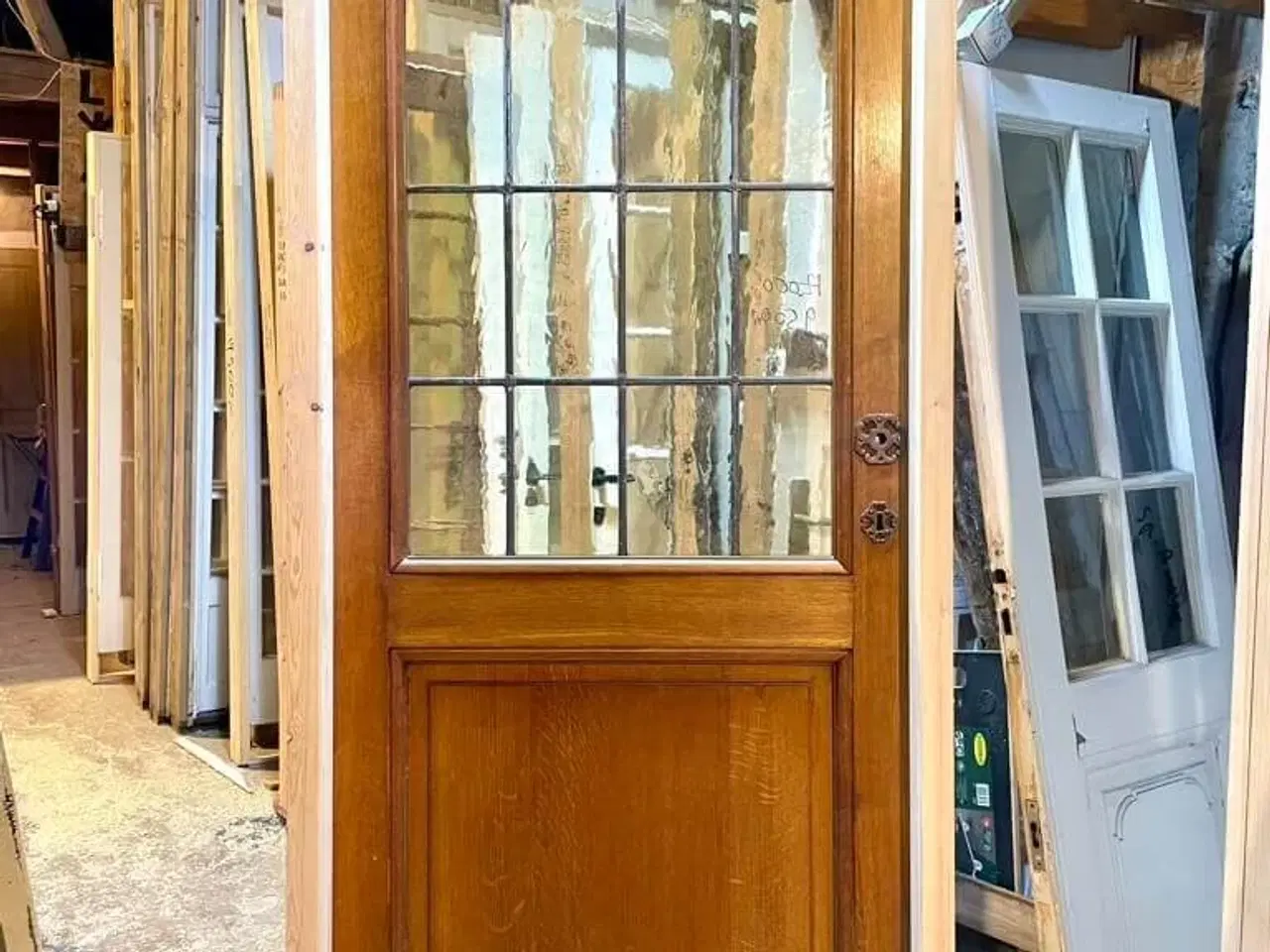 Billede 2 - Smuk egetræsdør m. blyindfattede glas