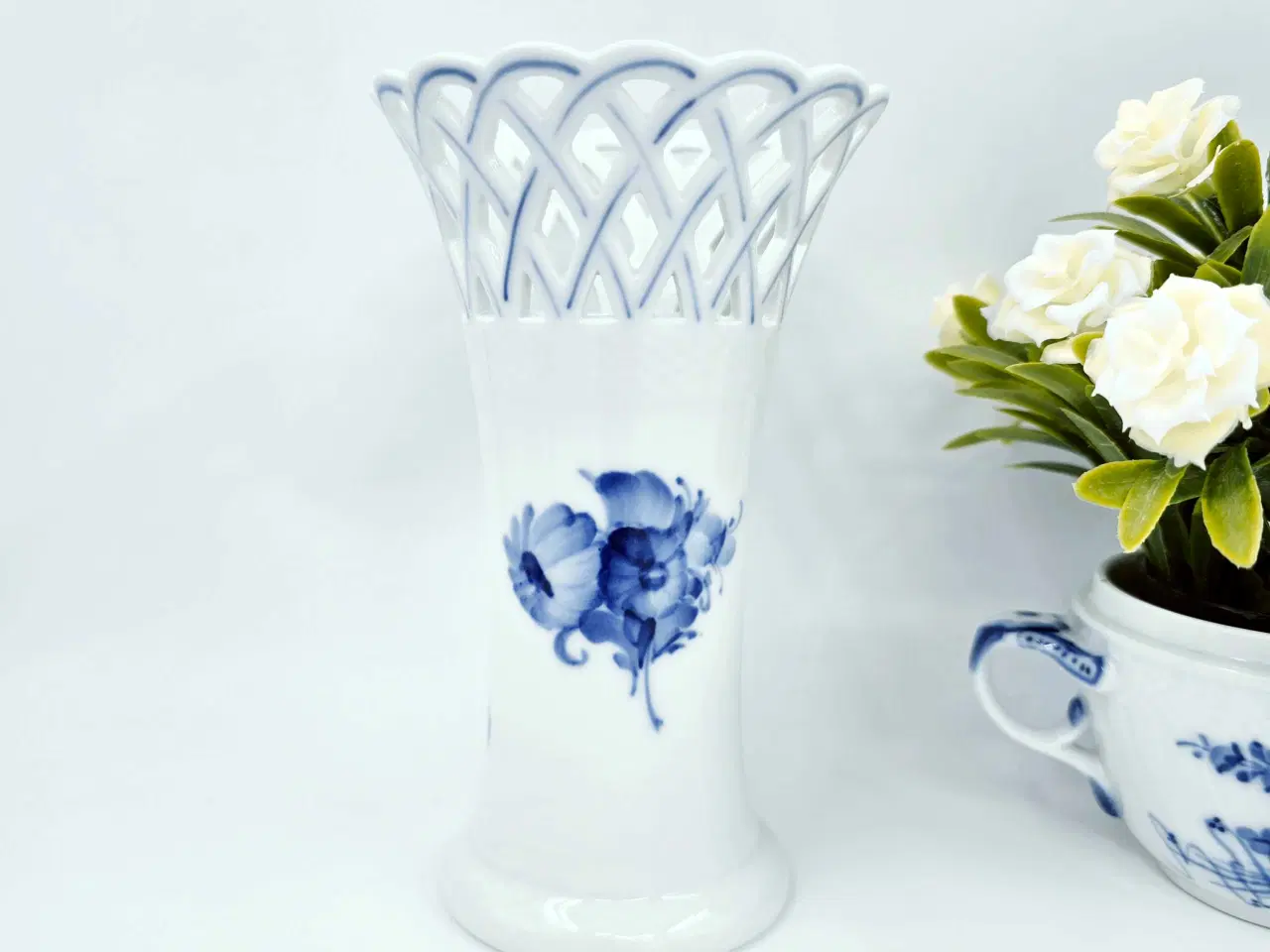 Billede 2 - Royal Copenhagen Blå Blomst Vase med blondekant 