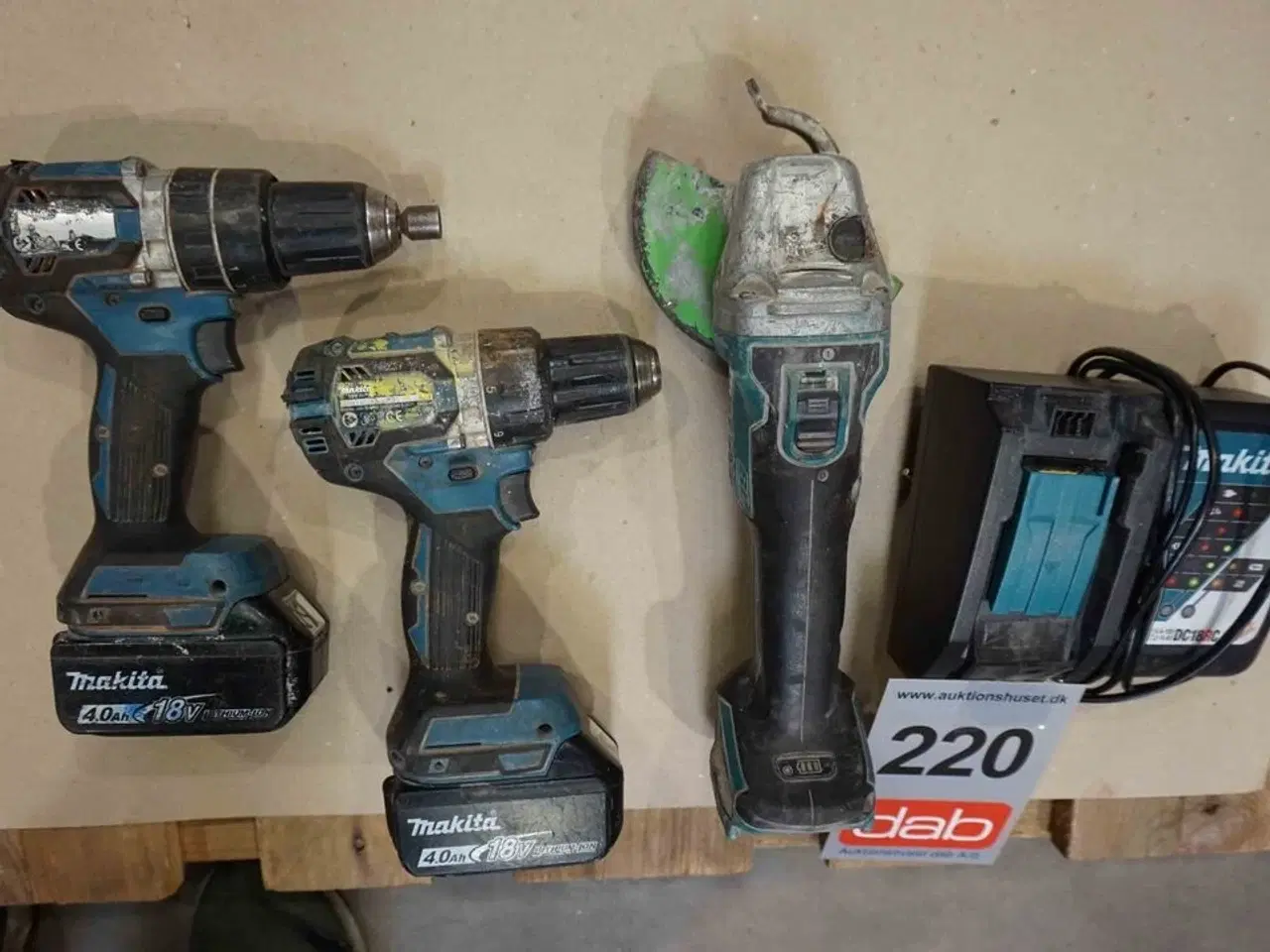 Billede 2 - 2 stk Makita boremaskiner, 1 vinkelsliber med to batterier og lader