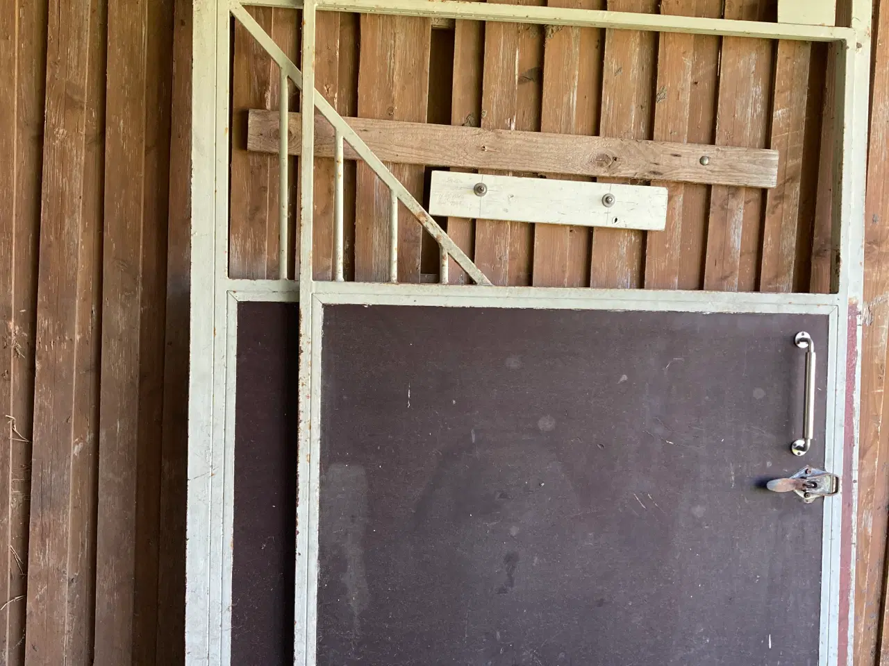 Billede 1 - Hestebox 1 side med dør klar til montering