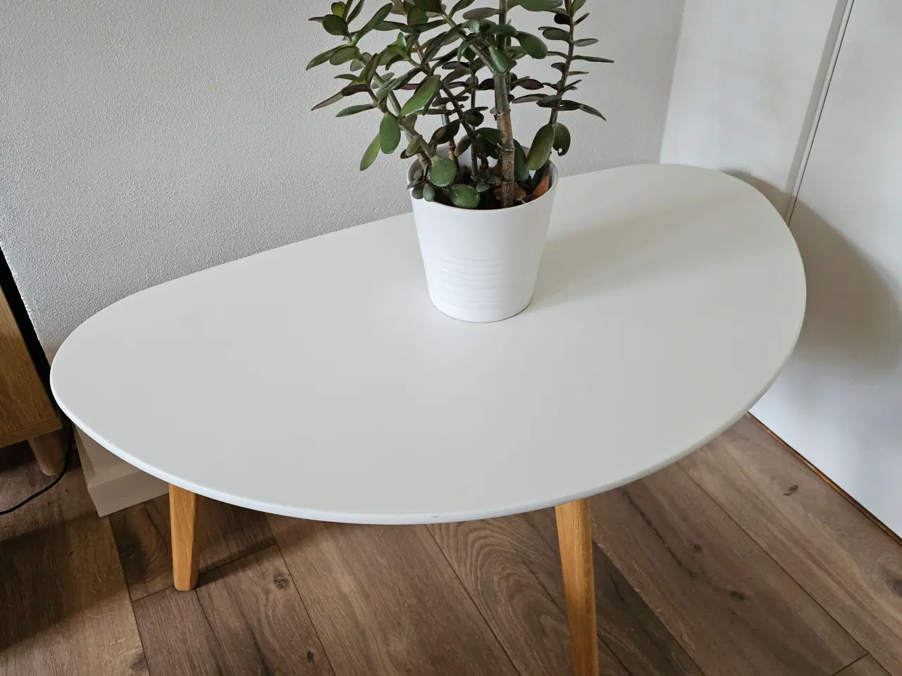 Billede 2 - Lyst og stilrent sofabord i flot stand