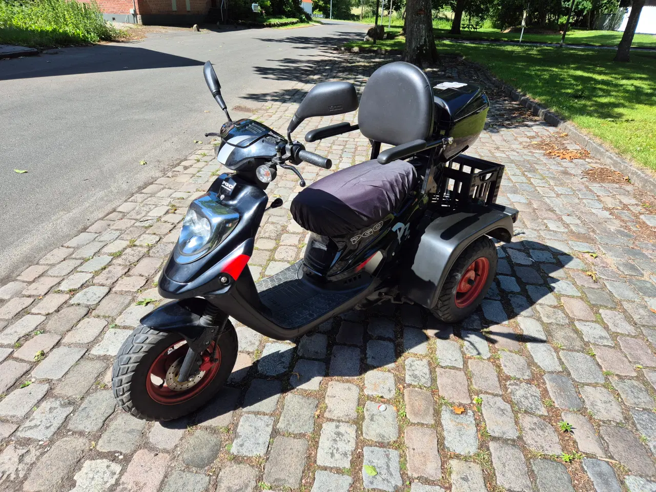 Billede 6 - Pgo p3 2 takter 3 hjulet står næsten som ny