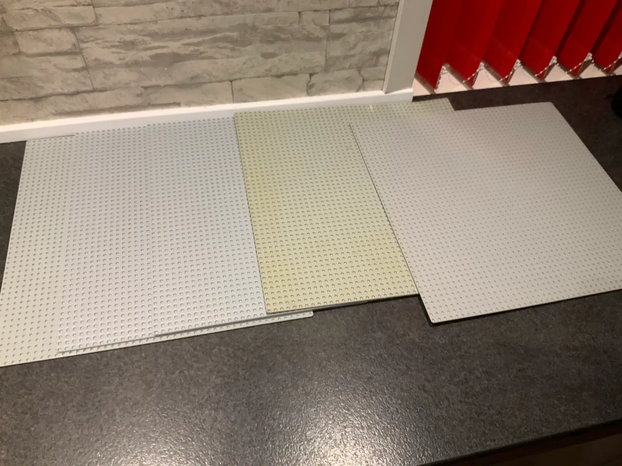 Billede 1 - Store grå lego plader