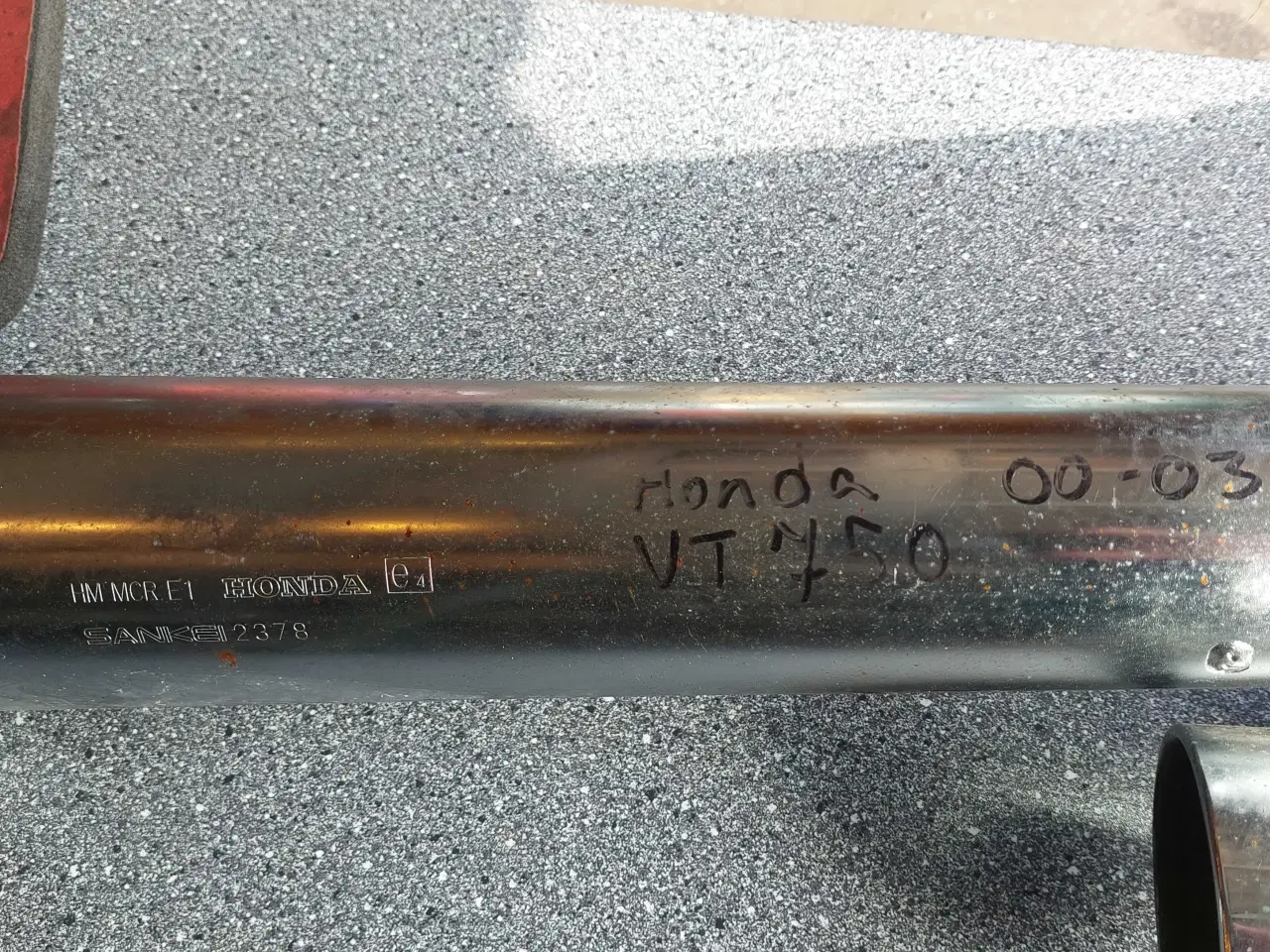 Billede 2 - Honda Vt750 udstødning