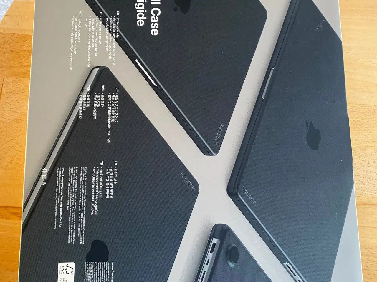 Billede 2 - Incase hård Dots-cover til 16" MacBook Pro 2021