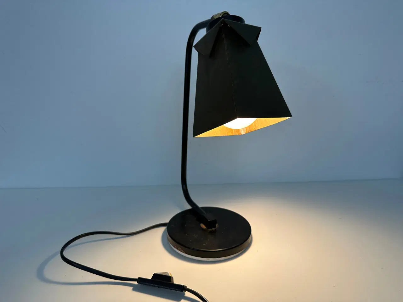 Billede 8 - Vintage bordlampe i messing og sort stel