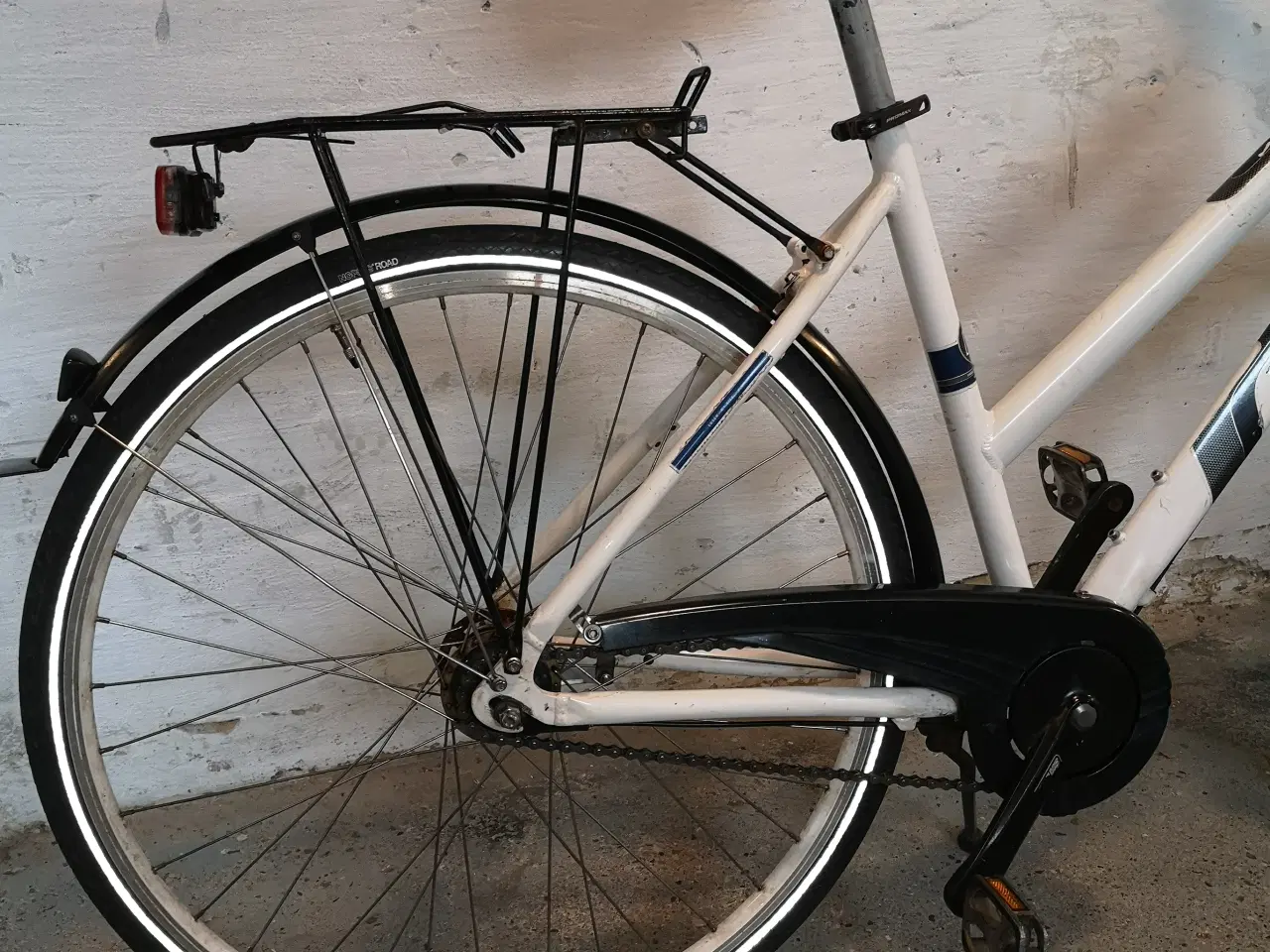 Billede 11 - EBSEN 28" 50 cm hvid 7 gear ,ny sadel ,Nyt bagdæk,