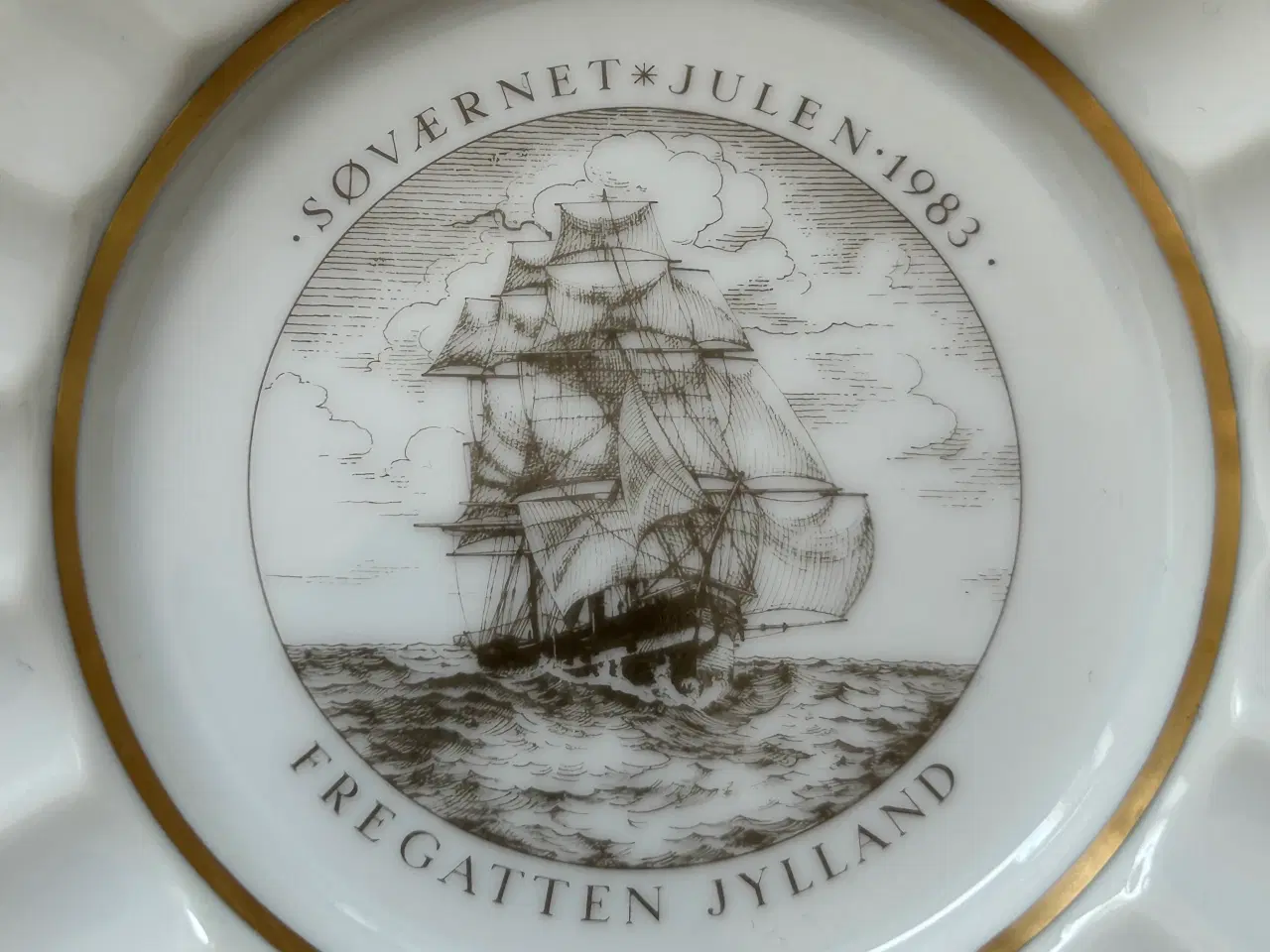 Billede 2 - Søværnet - Julen - 1983 - Fregatten Jyland - Royal