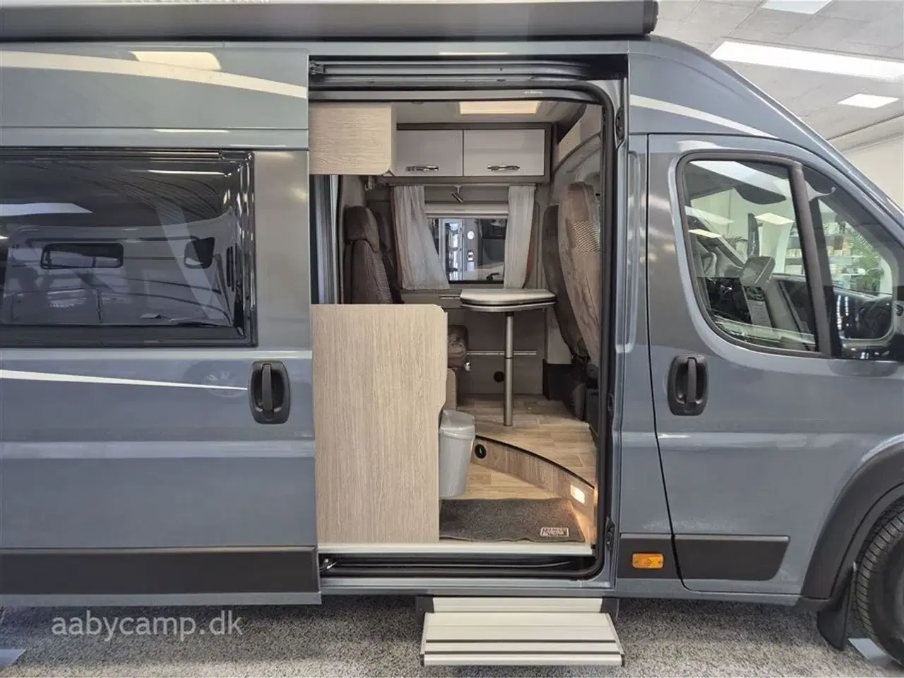 Billede 6 - 2020 - Pössl Roadcar R 640 Automatgear. 2x solceller. batteri. markise. duo-control. kompressor køleskab. undervognsbehandlet. helårsdæk. anhængertræk. soft close på bo-delsdør.