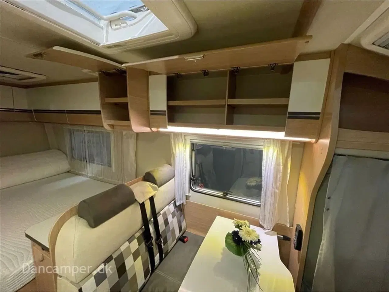 Billede 10 - 2018 - SunLight T 58   MESSEPRIS kr. 579.900,- SPAR kr. 25.000,- Sunlight T58 med solcelle, markise, lithiumbatterier, cykelholder m.m.