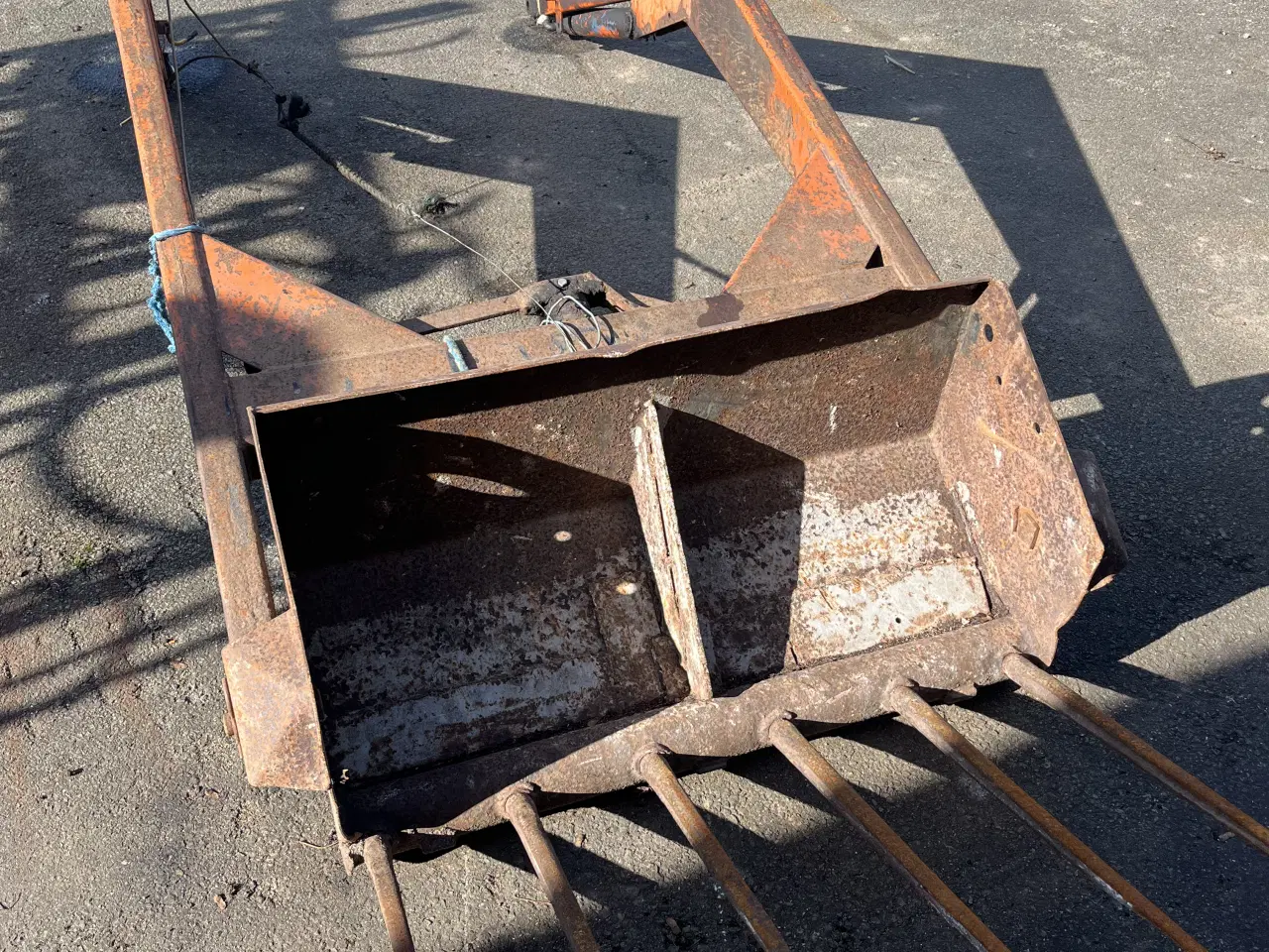 Billede 3 - BYD.  Skal væk.  Chief front læsser. 