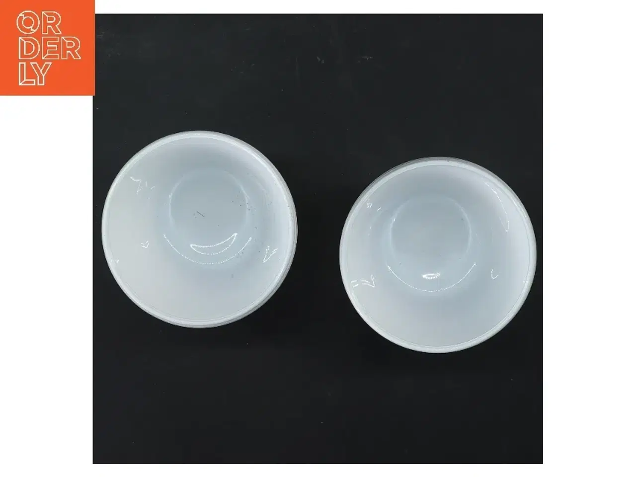 Billede 3 - 2 hvide lysestager (str. 2 stk Ø 8 cm længde 7,5 cm)