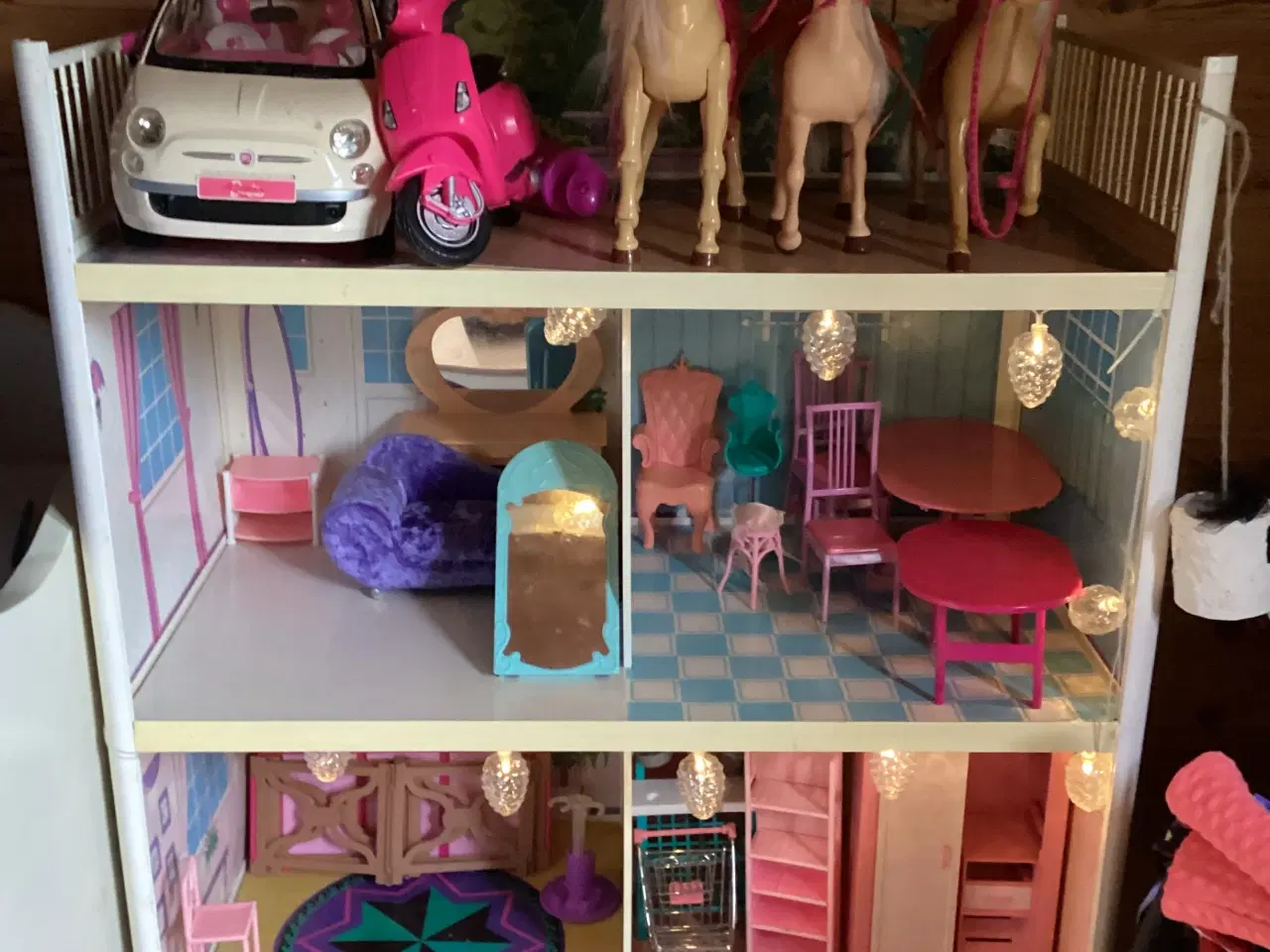 Billede 5 - Barbiedukker med hus