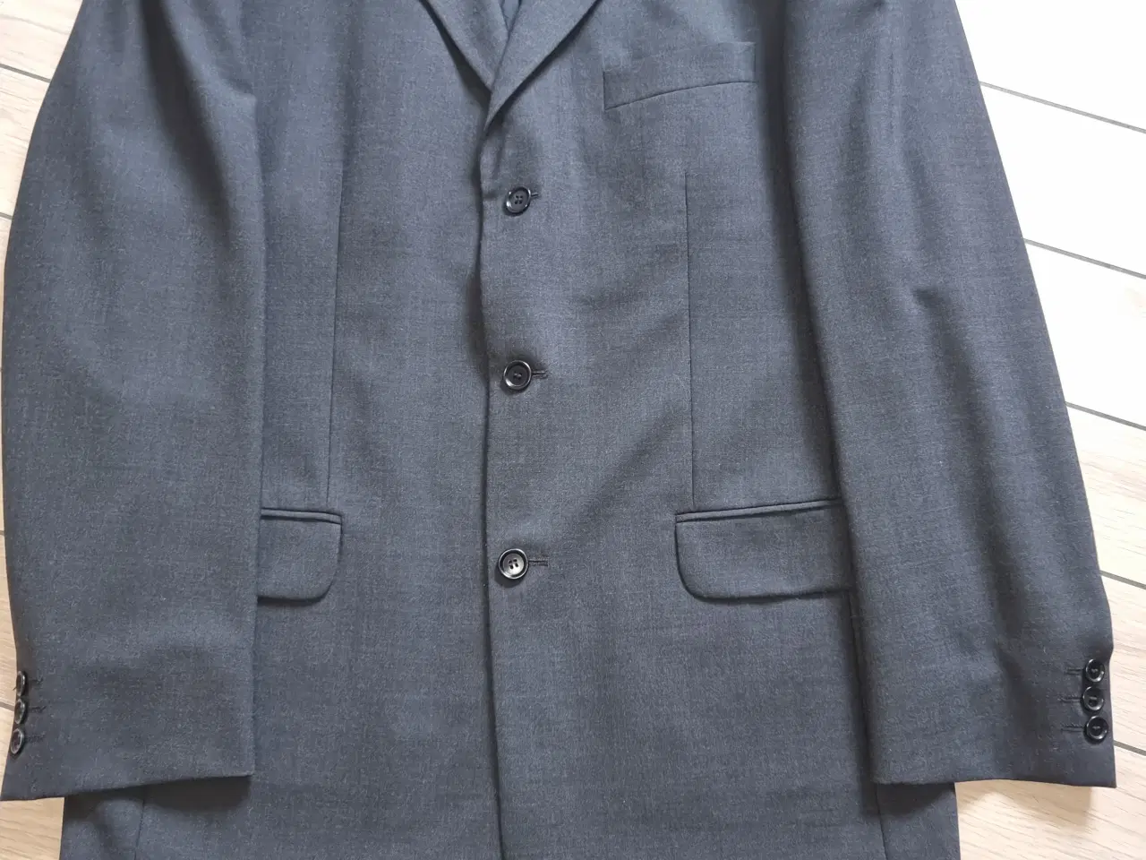 Billede 1 -  Habit med  skjorte str. 40