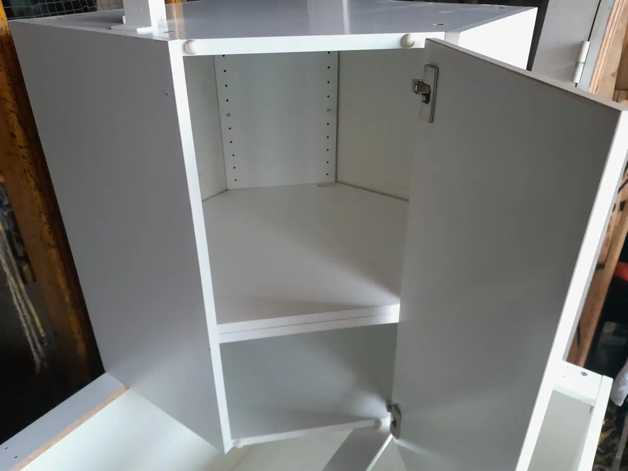 Billede 5 - Ikea  hjørneskabe 1 under  og 1 overskab