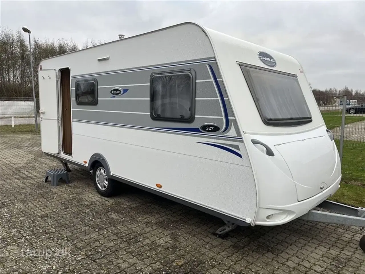 Billede 1 - 2014 - Caravelair Antares Luxe 527 Fortelt: Isabella Commodore Concept, mover, tv-antenne, sidesiddegruppe, kompressor køleskab m/ frostboks, 3 køjer og dobbeltseng