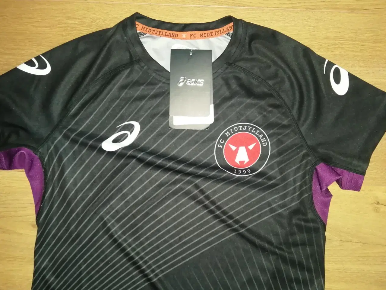 Billede 1 - NY FC MIDTJYLLAND TRØJE, ASICS, STR. M