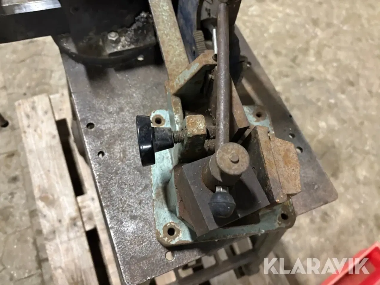 Billede 9 - Smedebord med skruestik