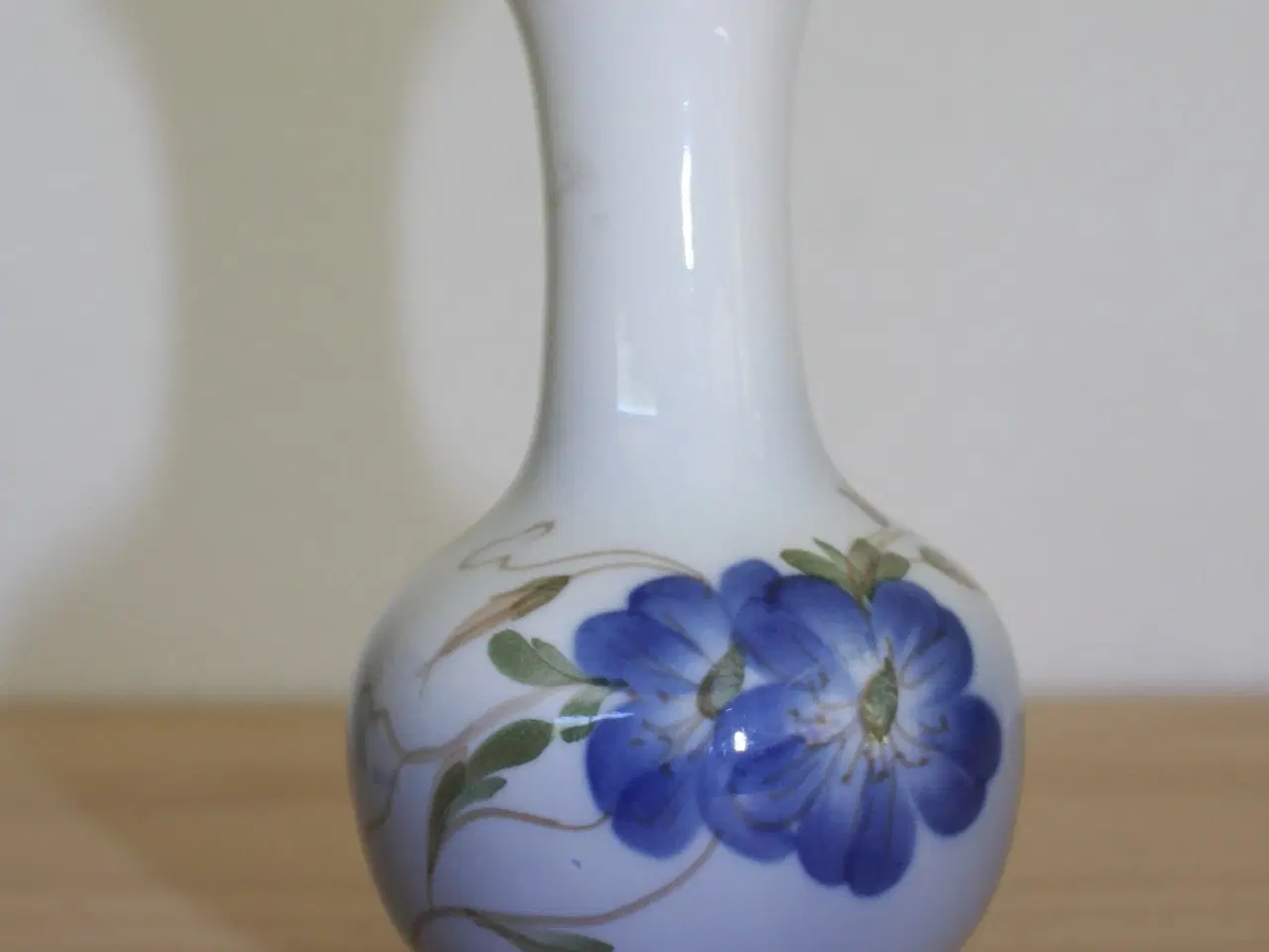 Billede 7 - Lille vase med blomster fra Royal Copenhagen