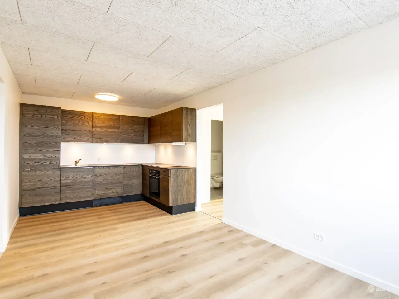 Billede 3 - Flot moderniseret kontor