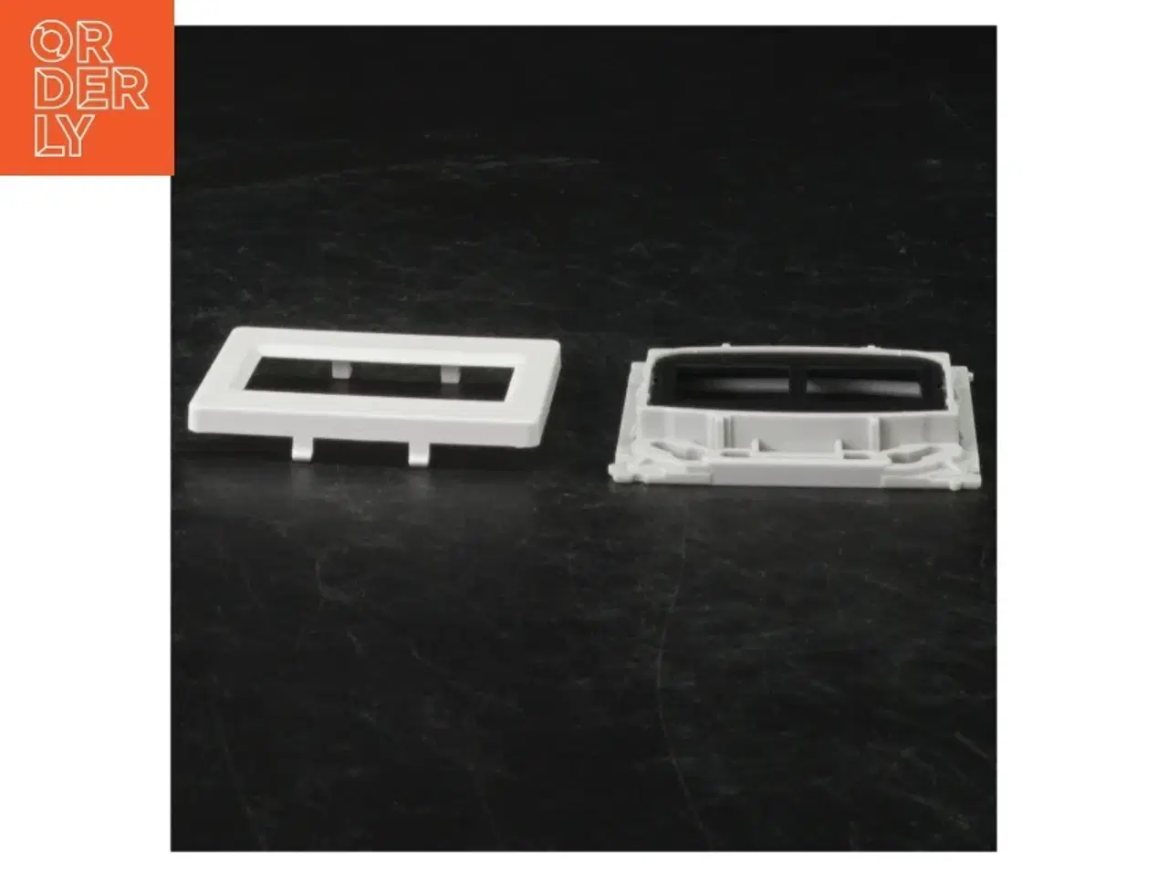 Billede 4 - Vægkontakt ramme og understøtningsplade (str. 6 x 6 cm)