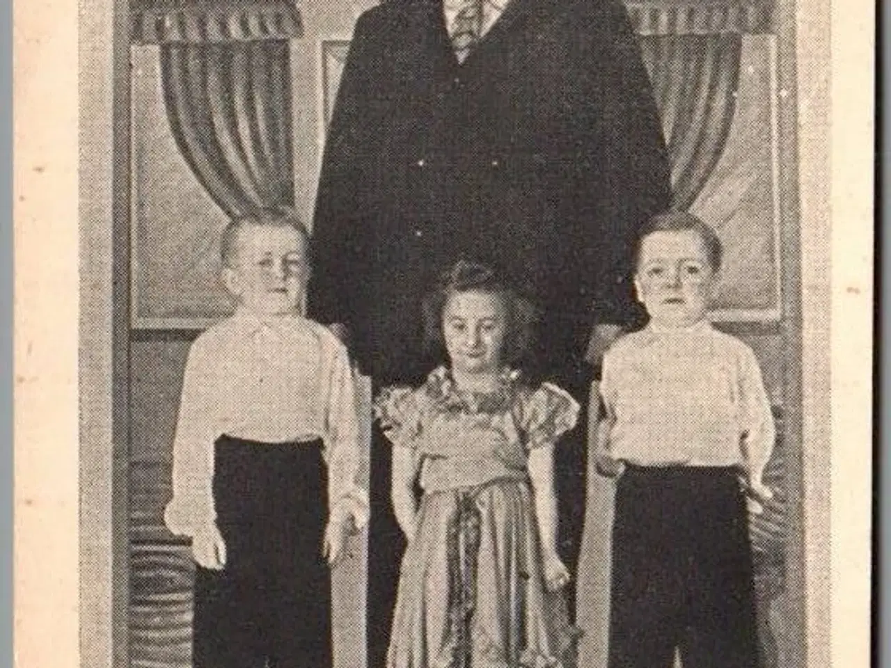 Billede 1 - Frode Jensen præsenterer tre nye Siebolds Lilleputter - Dyrehavsbakken - Ubrugt