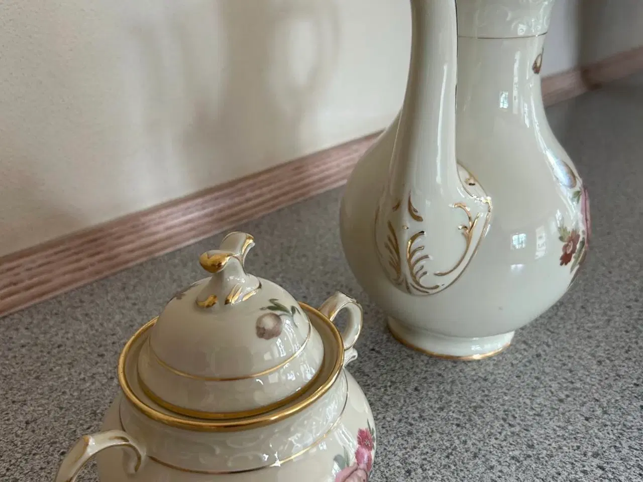Billede 2 - Rosenborg kaffekande og sukkerskål