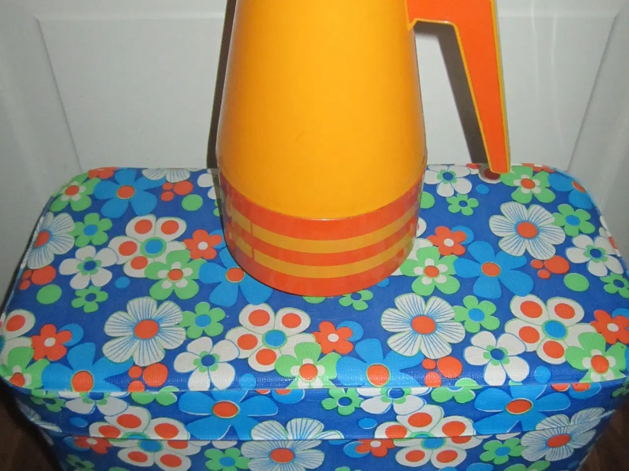 Billede 2 - RETRO KØLETASKE & ORANGE KAFFEKANDE.