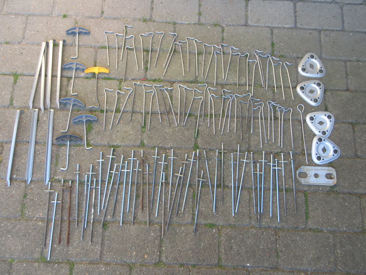 Billede 2 - Div. metal pløkker/pløkoptager/metal stangfødder