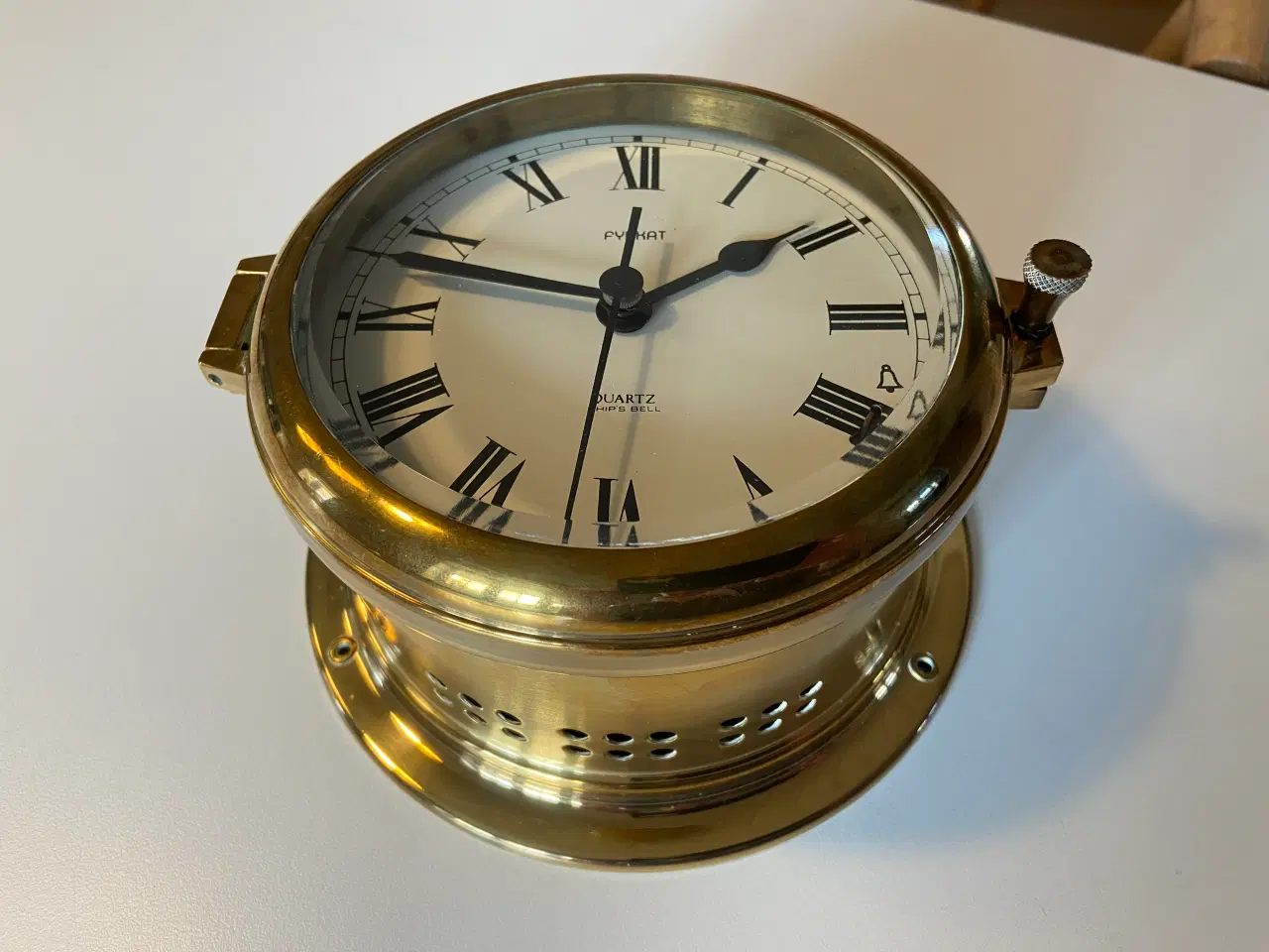 Billede 2 - Fyrkat skibsur i messing med slag