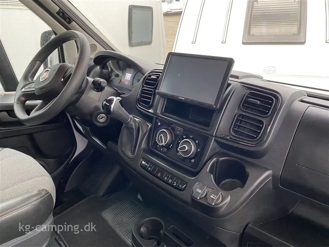 Billede 3 - 2022 - Adria Coral XL Plus A670 SL   Adria Coral PLUS 670 SL XL med Alkove - automatgear.