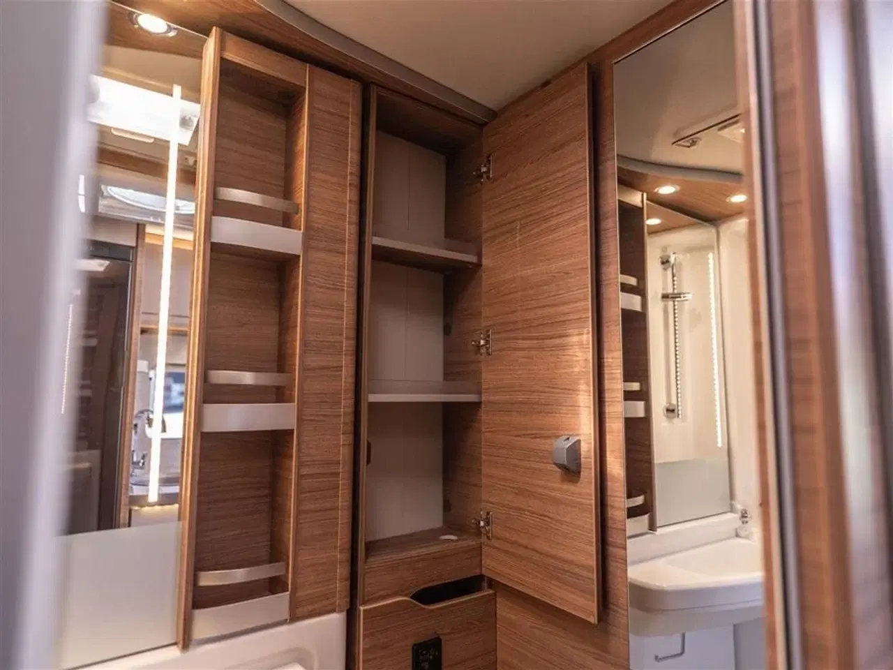 Billede 39 - 2023 - Knaus Vansation 640 MAN VAN TI MEG   Bedst kørende autocamper.