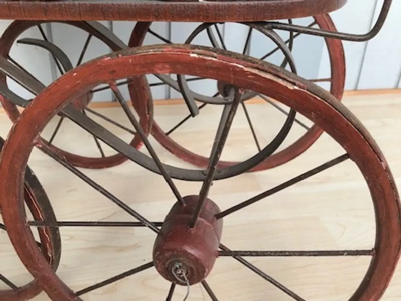 Billede 4 - Gammel dukkevogn med dukke