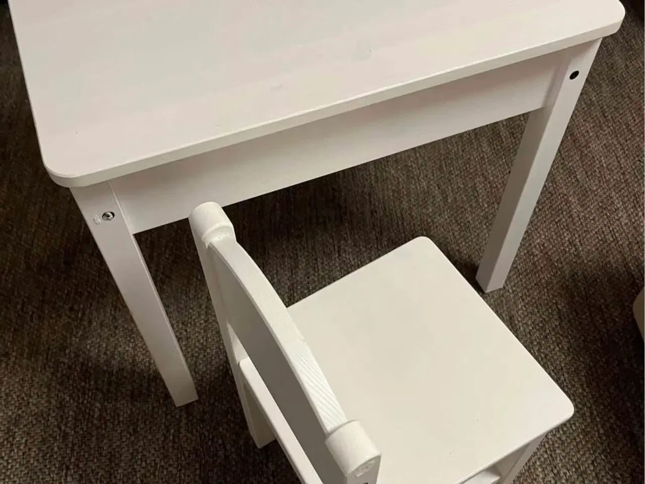 Billede 3 - IKEA SUNDVIK børneskrivebord og stol