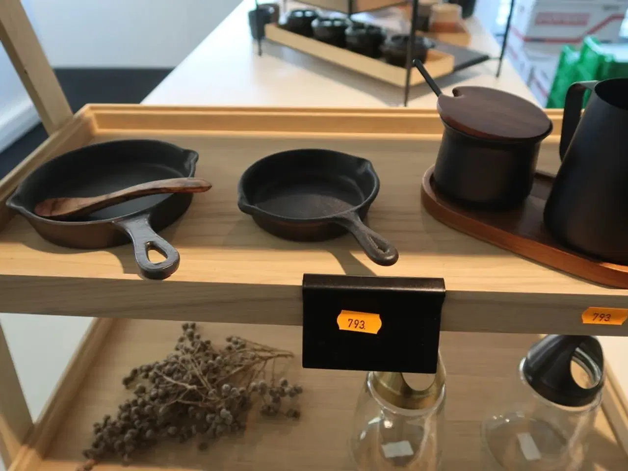 Billede 3 - Opsats med glas, minipander, mælkekande m.m.