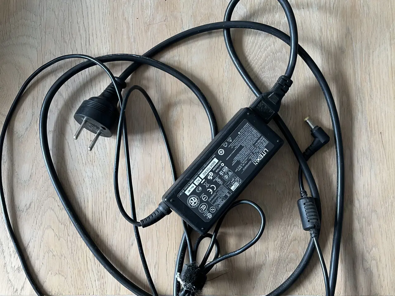 Billede 1 - Oplader til bærbar pc