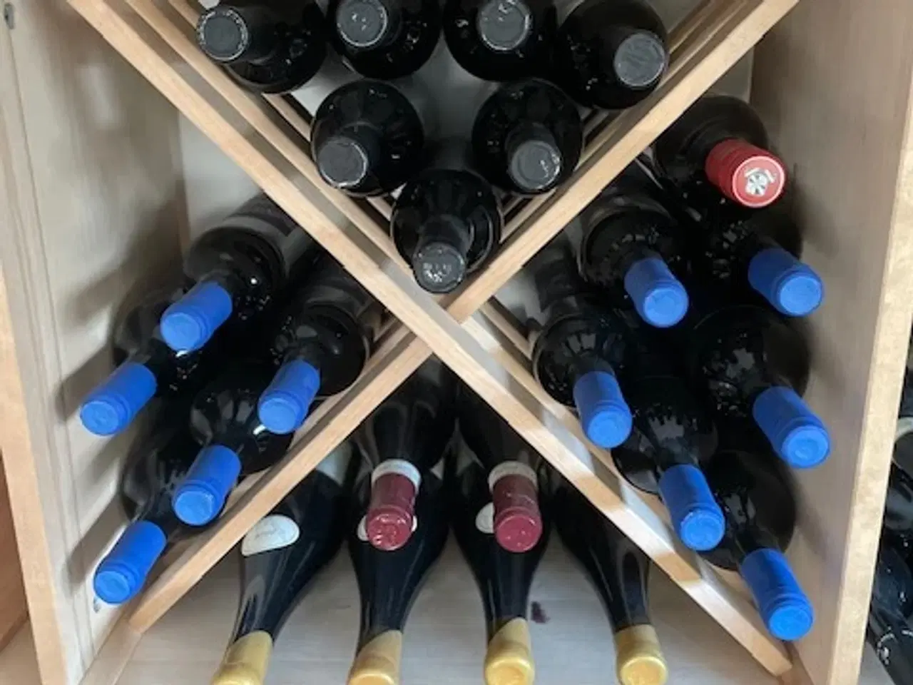 Billede 3 - Vinreol massivt træ "Opzion" 16 sektioner (u/vin)
