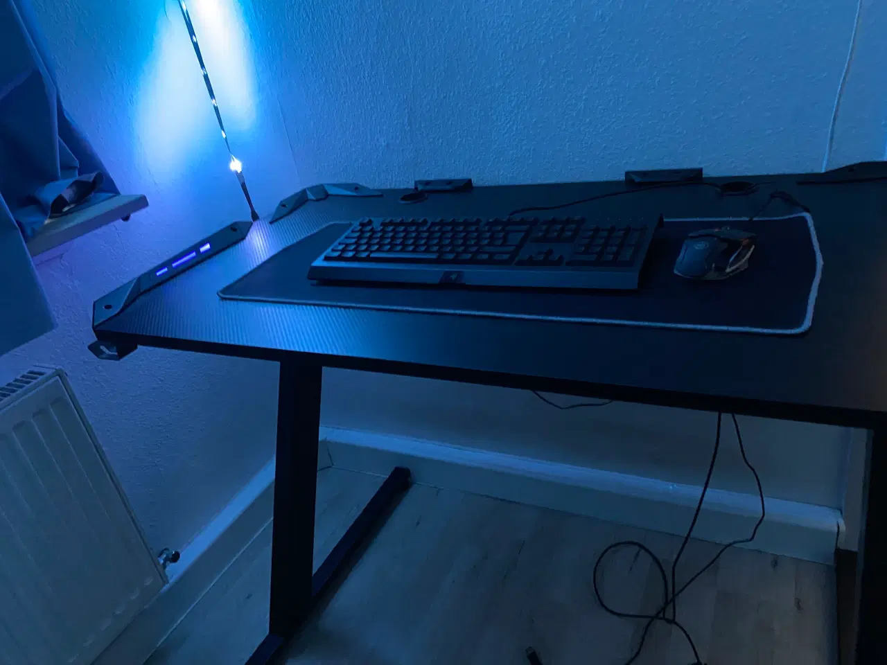 Billede 2 - Stilrent gamingbord perfekt til dit setup