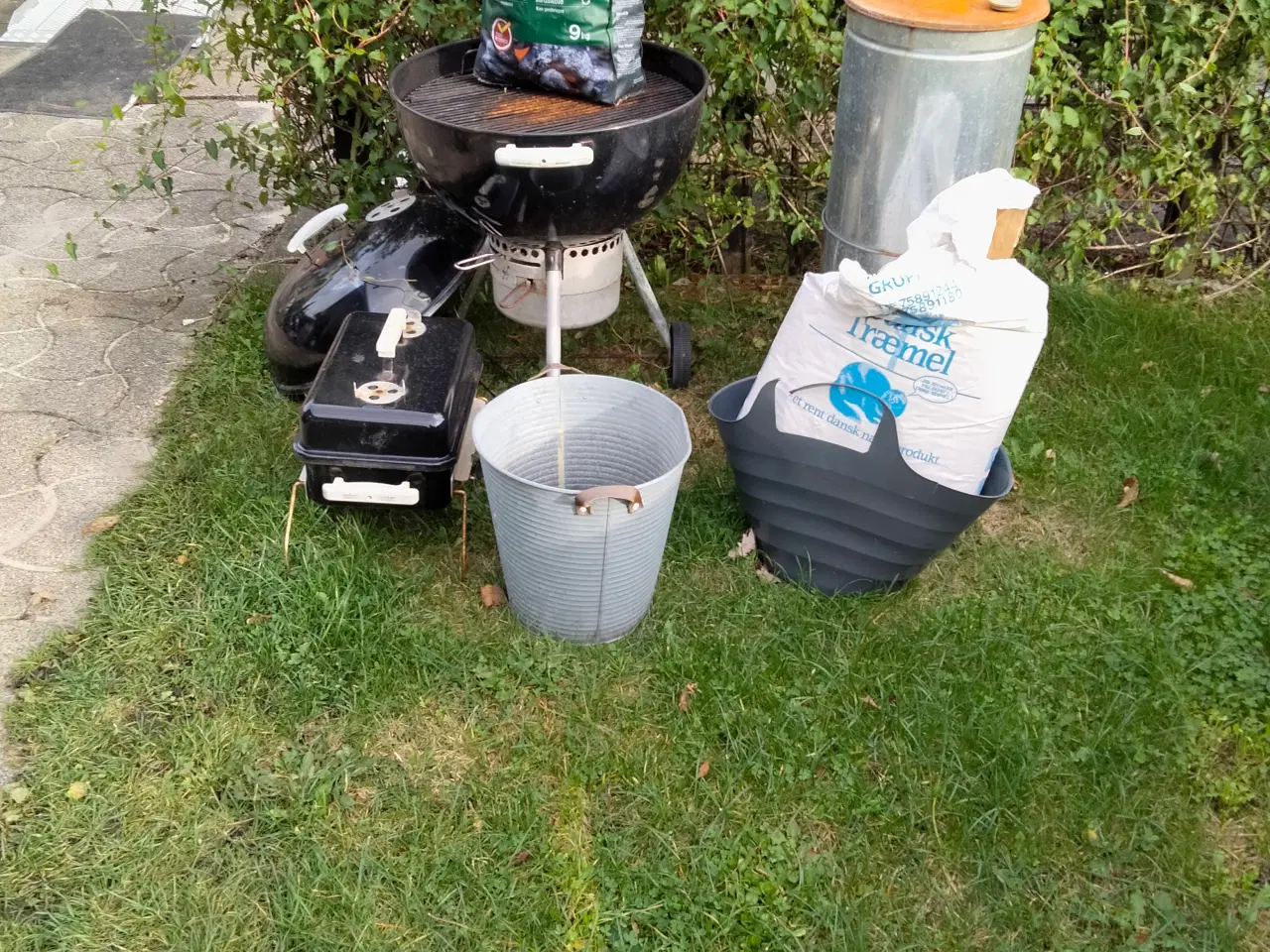 Billede 1 - Havegrill og Røgeovne.+EL grilstarter, inc kul og 