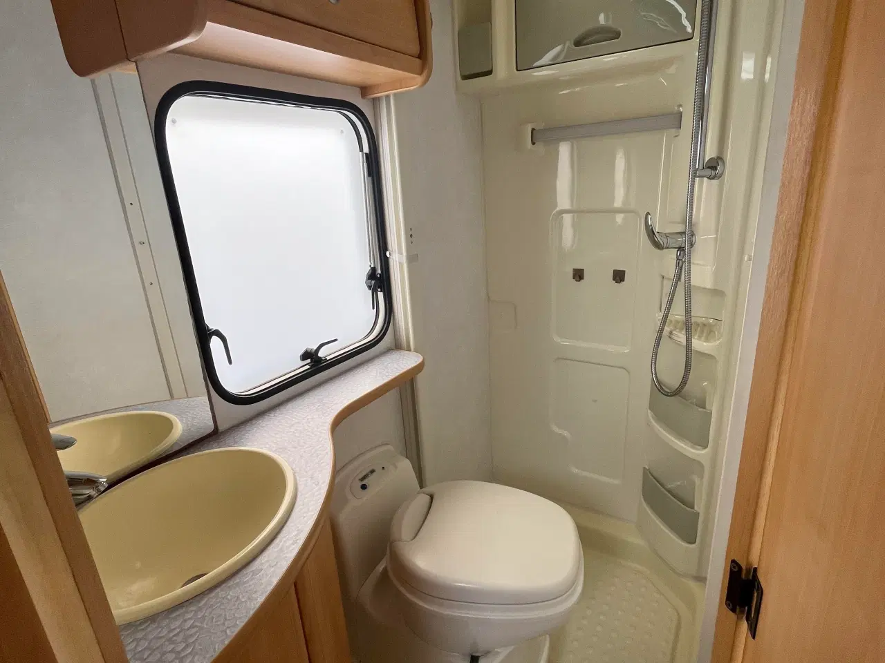 Billede 8 - Solid og prisvenlig autocamper