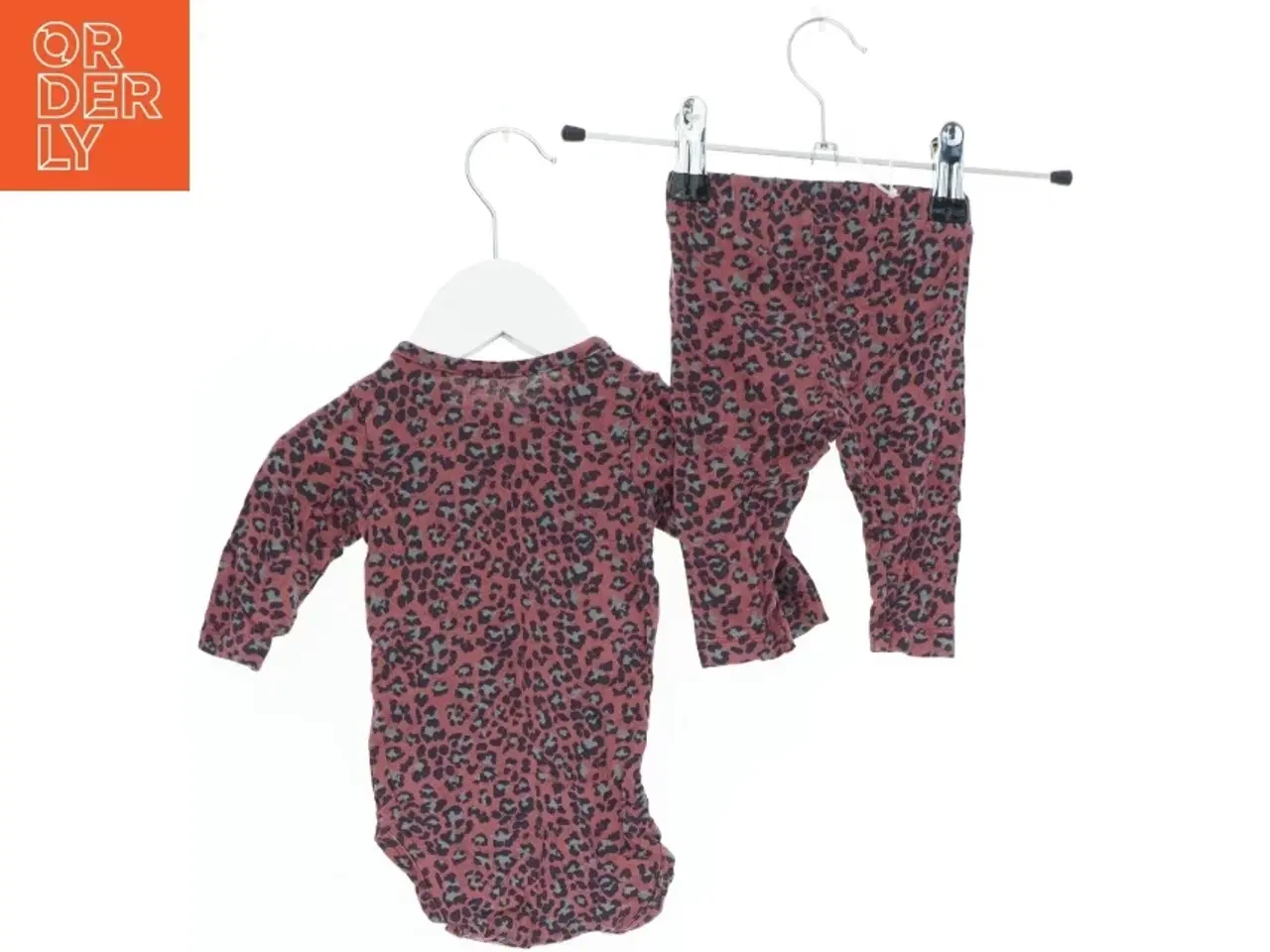 Billede 2 - Leopardprint babysæt fra Name It (str. 56)