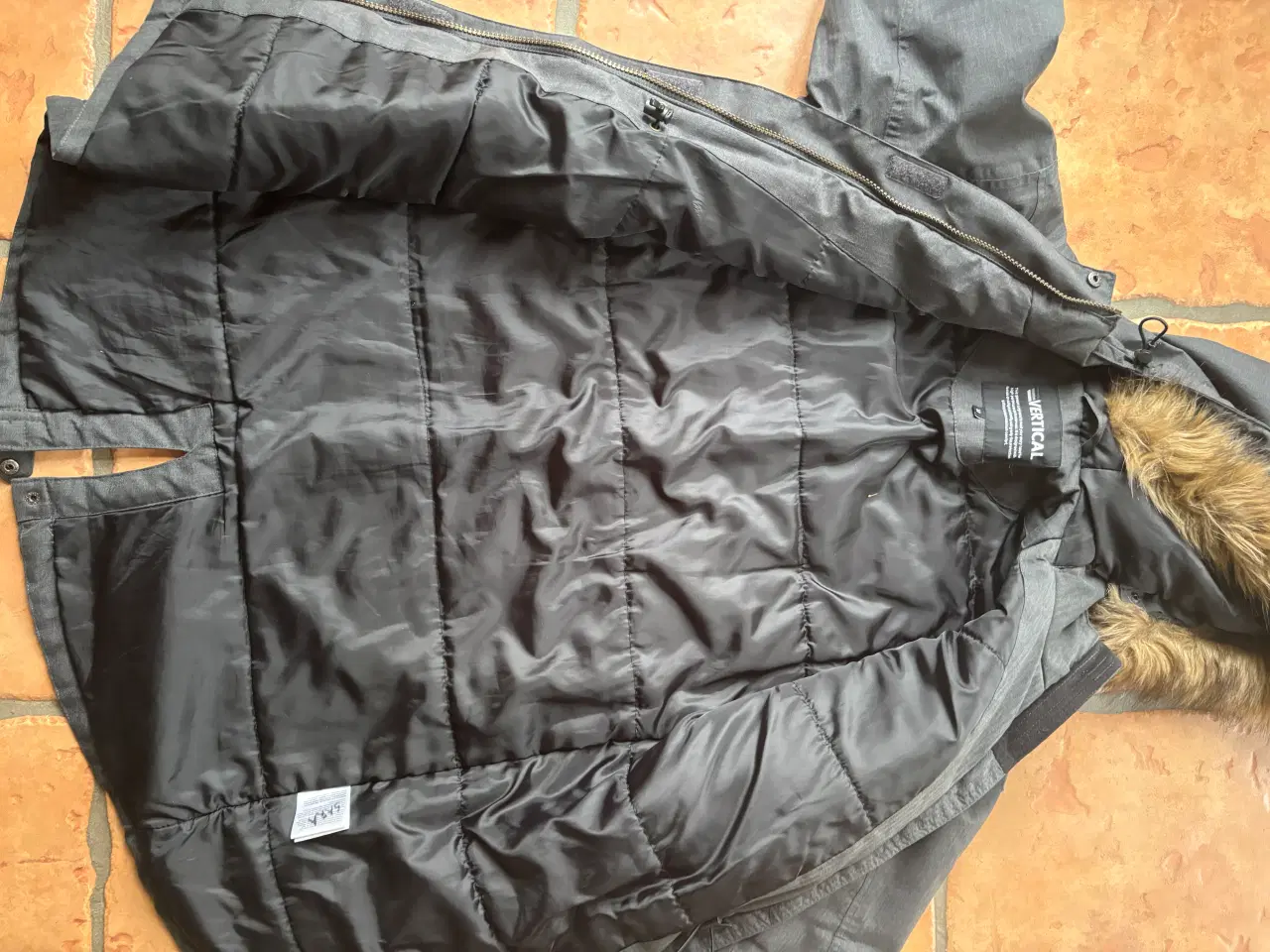 Billede 17 - Vertical vinterjakke til pige str 164 grå polyeste