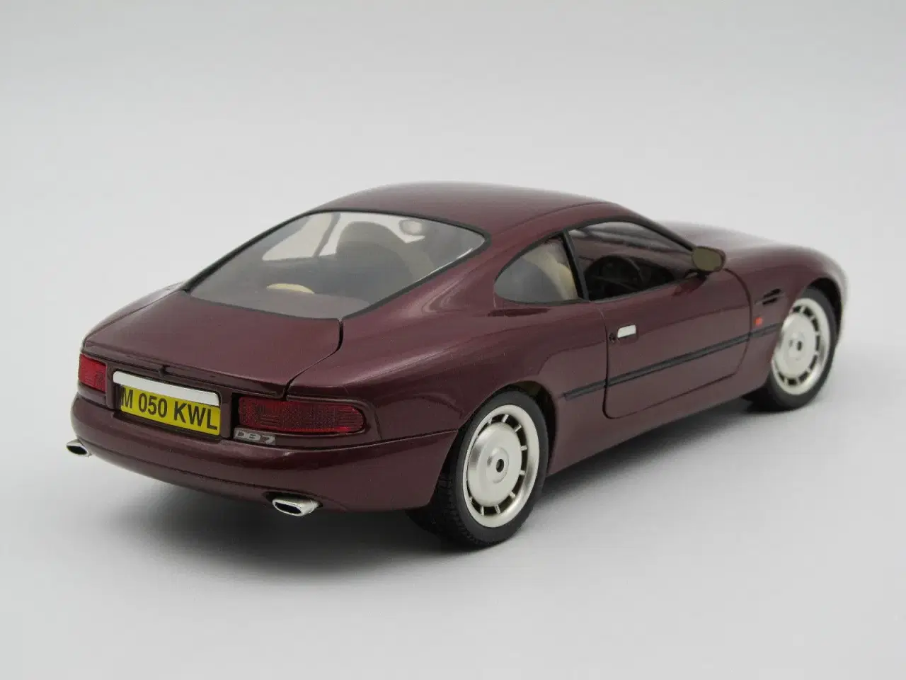 Billede 3 - 1995 Aston Martin DB7 1:18  Fremstår son